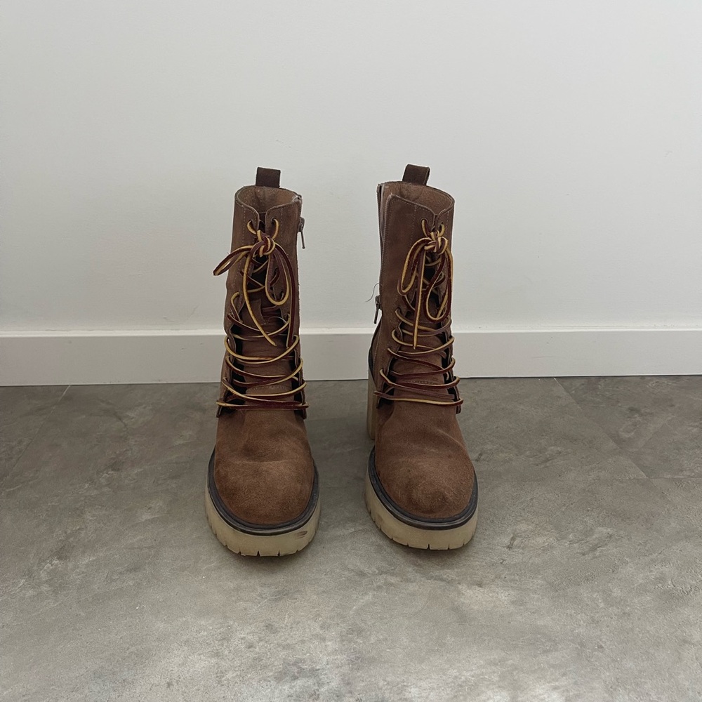 Dylan lace up boot
